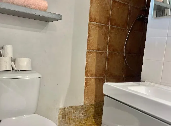 Pres Du Vieux Port Terrasse Vue Degagee Eglise De Saint Jean