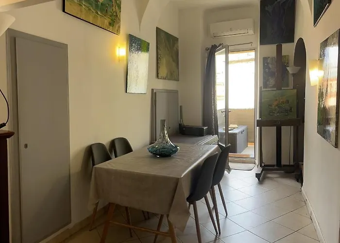 Pres Du Vieux Port Terrasse Vue Degagee Eglise De Saint Jean *