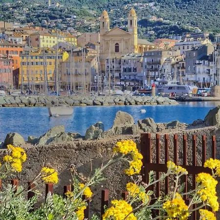 Apartament Pres Du Vieux Port Terrasse Vue Degagee Eglise De Saint Jean