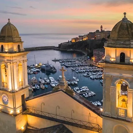 Pres Du Vieux Port Terrasse Vue Degagee Eglise De Saint Jean