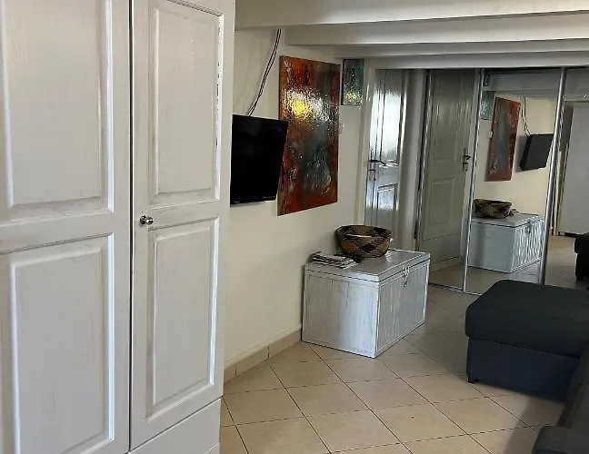 Pres Du Vieux Port Terrasse Vue Degagee Eglise De Saint Jean Apartment *